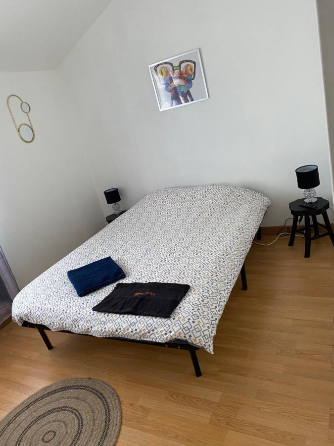 Chambre Privee Dammarie Les Lys Hotell Exteriör bild